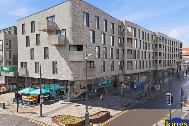 1 bed property, in Hoe Street, £365,000