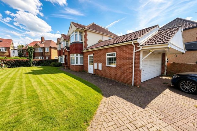 6 bed property, in Bannister Close, £850,000