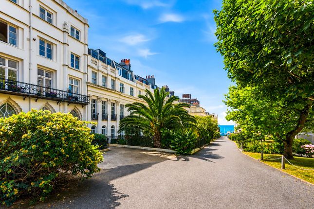 2 bed property, in Sillwood Mansions, £425,000