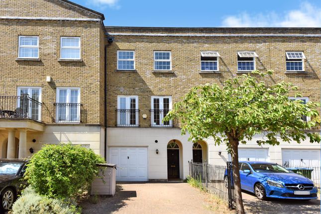 4 bed property, in Chadwick Place, £950,000