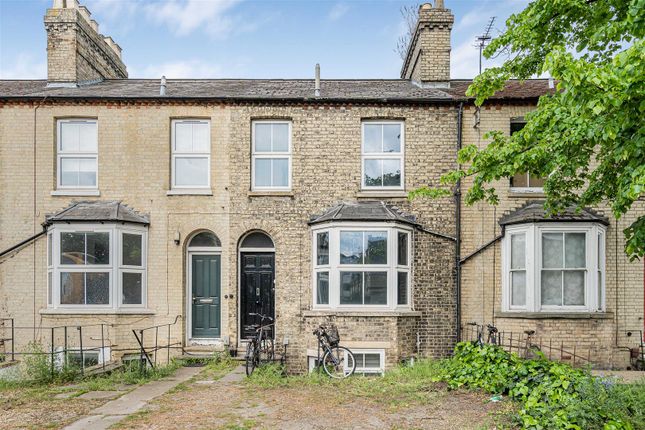 3 bed property, in Hills Road, £800,000
