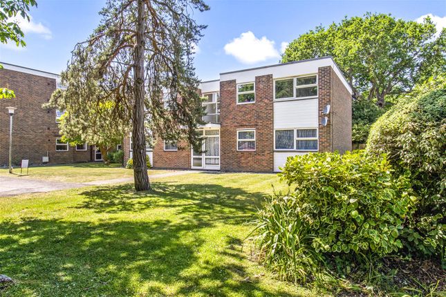 1 bed property, in Eaton Court, £185,000