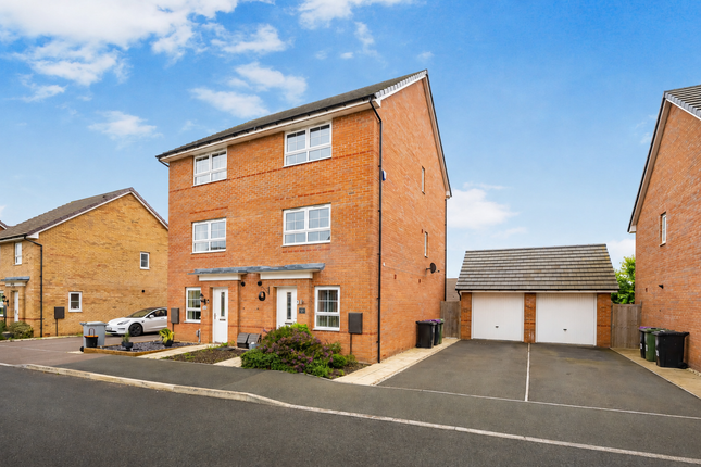 3 bed property, in Pembroke Avenue, £280,000