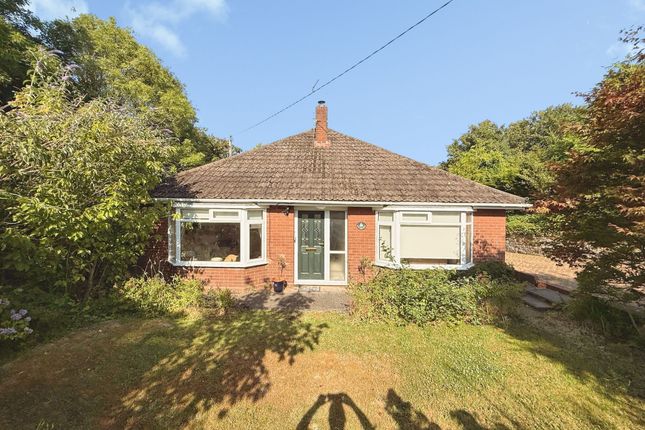 3 bed property, in Hilltop Road, £350,000