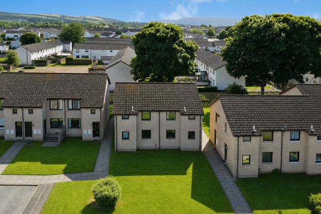 1 bed property, in Hilton Crescent, £116,000