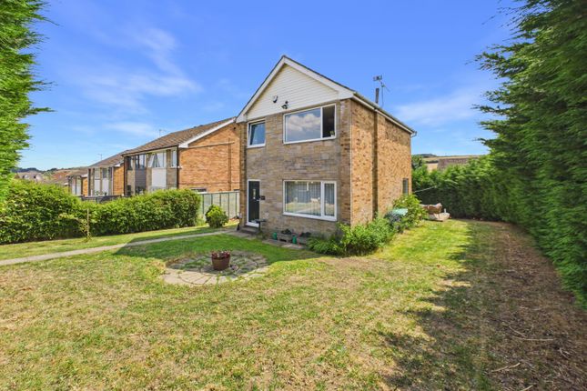 3 bed property, in Topcliffe Mews, £285,000