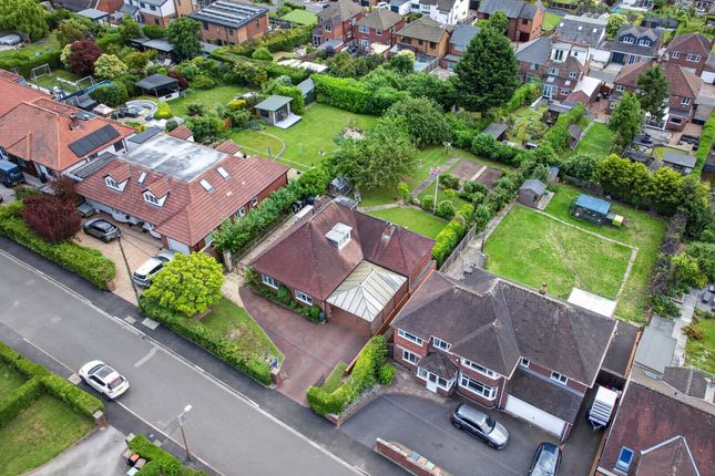 4 bed property, in Cleve Avenue, £625,000