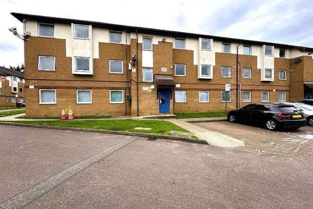 1 bed property, in Milliners Court, £110,000