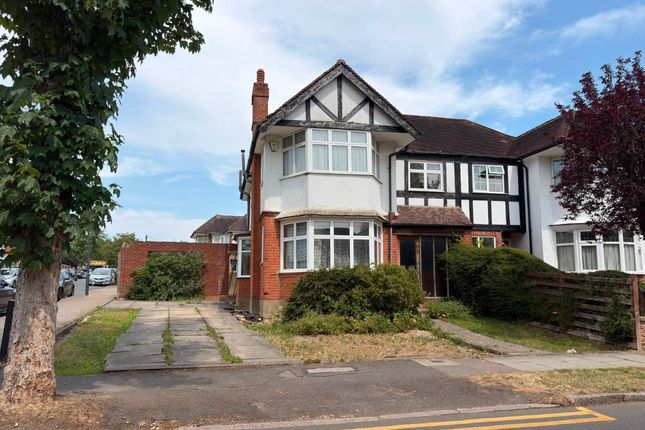 4 bed property, in 31 Lansdowne Road, £490,000