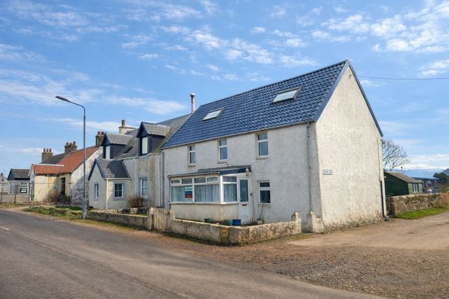 2 bed property, in 3 Muneroy, £110,000