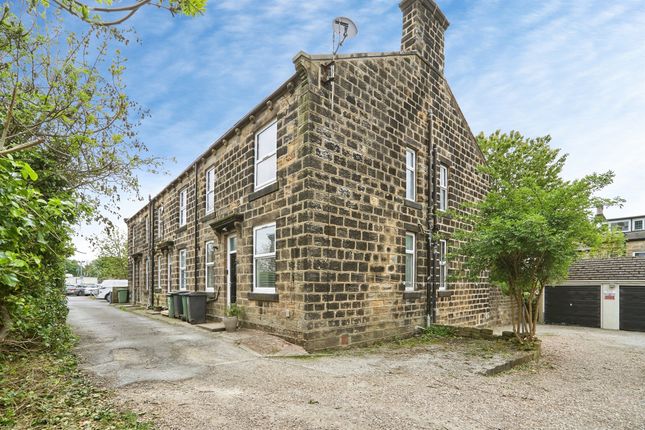 2 bed property, in Cavendish Street, £190,000
