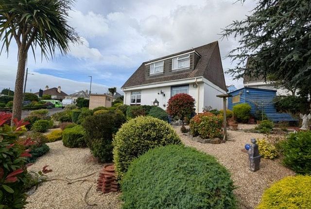 3 bed property, in Edgcumbe Road, £245,000
