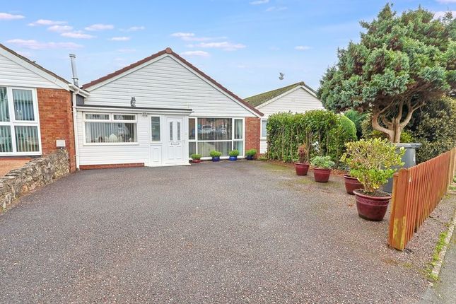 3 bed property, in BLACKBROOK AVENUE HOOKHILLS PAIGNTON, £285,000