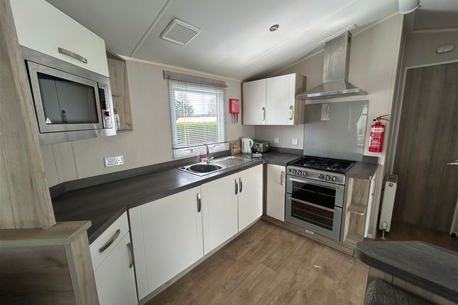 2 bed property, in Rookley Country Park, £33,000