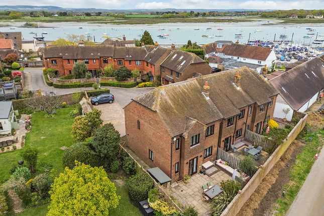 4 bed property, in Chandlers Reach, £1,000,000