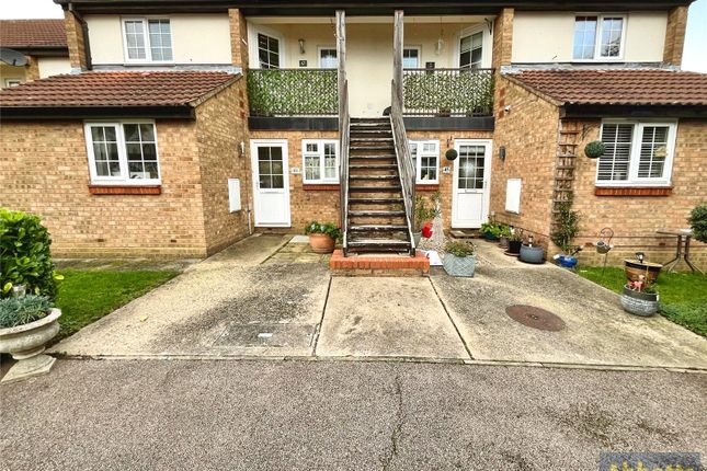 1 bed property, in Moat Rise, £210,000