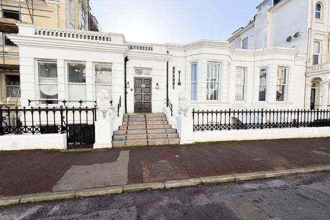 1 bed property, in Burlington Place, £250,000