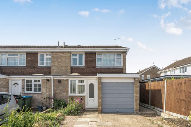 3 bed property, in Pemberton Close, £325,000