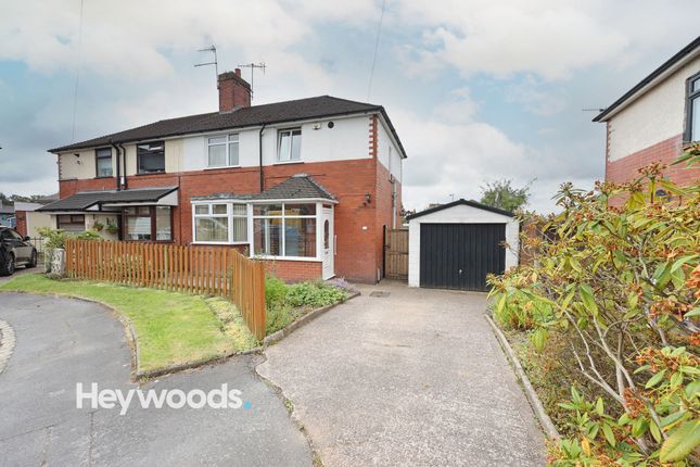 3 bed property, in Oakdene Close, £220,000