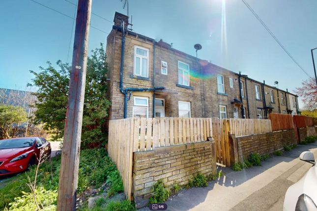 2 bed property, in Cutler Heights Lane, £70,000