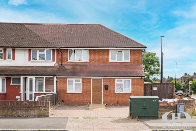 4 bed property, in Hampton Lane, £599,950