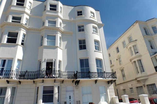 1 bed property, in Marine Parade, £115,000