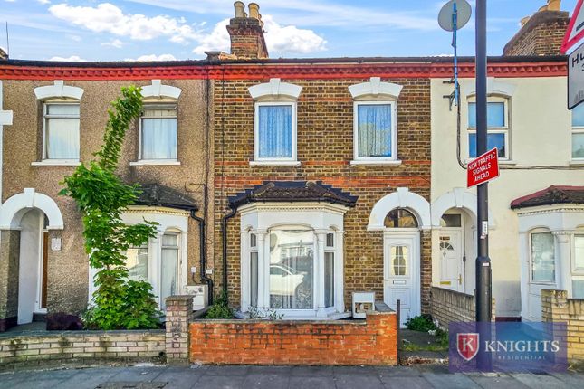 3 bed property, in Hertford Road, £450,000
