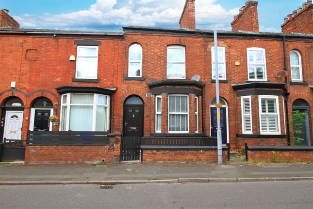 2 bed property, in Seymour Street, £200,000