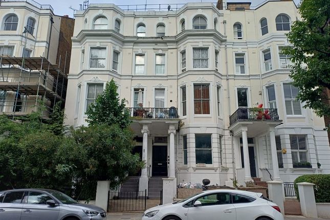 1 bed property, in Colville Gardens, £225,000