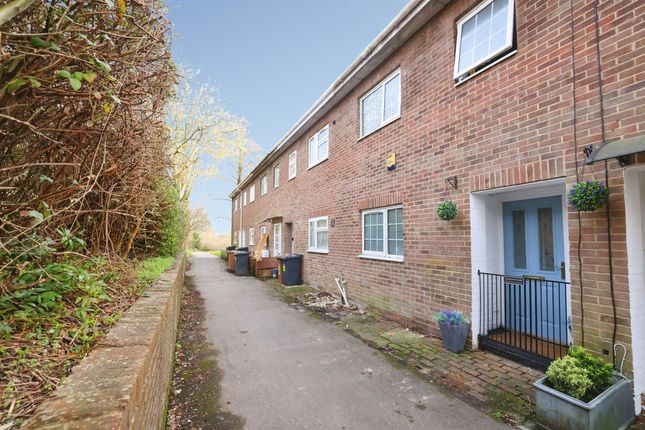 3 bed property, in Galahad Close, £245,000