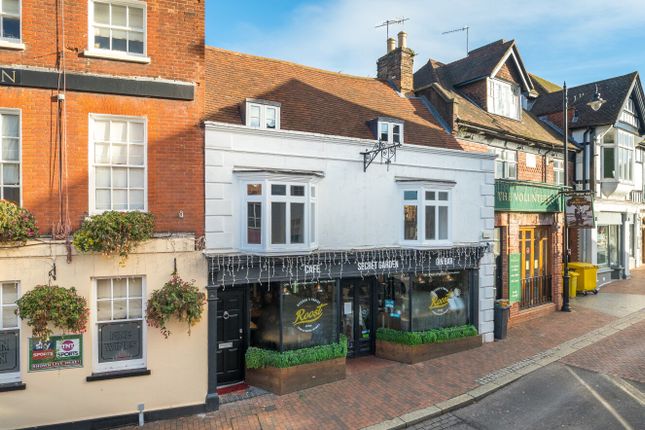 3 bed property, in Godalming, £385,000