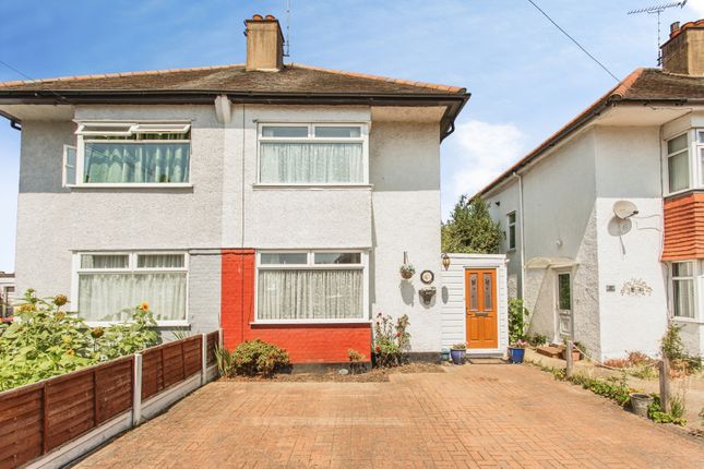 3 bed property, in Colchester Close, £300,000