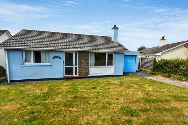2 bed property, in Trevingey Close, £275,000