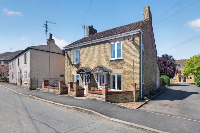 2 bed property, in Norfolk Street, £180,000