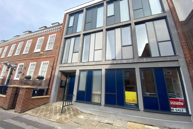 2 bed property, in Rollestone House, £250,000