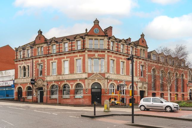 2 bed property, in The Bank, £260,000
