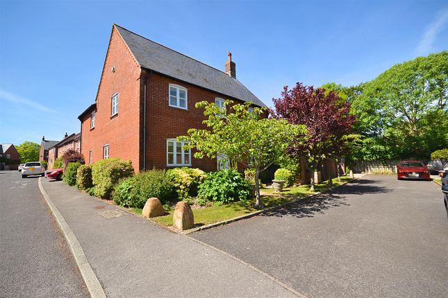 4 bed property, in Meech Way, £475,000