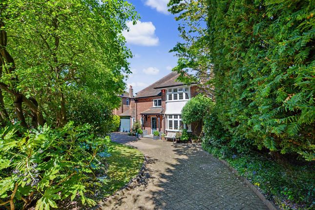 3 bed property, in Beeston Fields Drive, £799,000