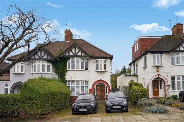 4 bed property, in Tenterden Drive, £850,000