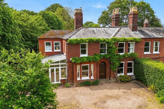 4 bed property, in Yarmouth Road, £795,000
