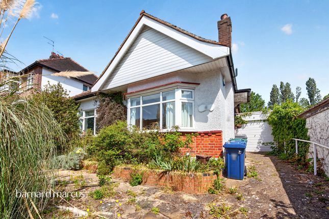 4 bed property, in Valley Avenue, £900,000
