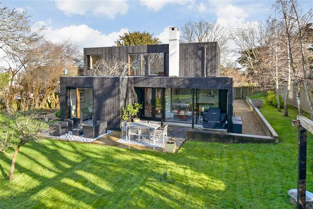5 bed property, in Uplands Road, £950,000