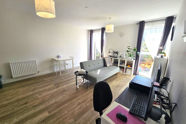 1 bed property, in Carpenter House, £320,000