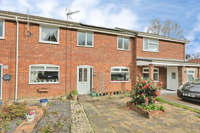3 bed property, in Woodside Road, £210,000