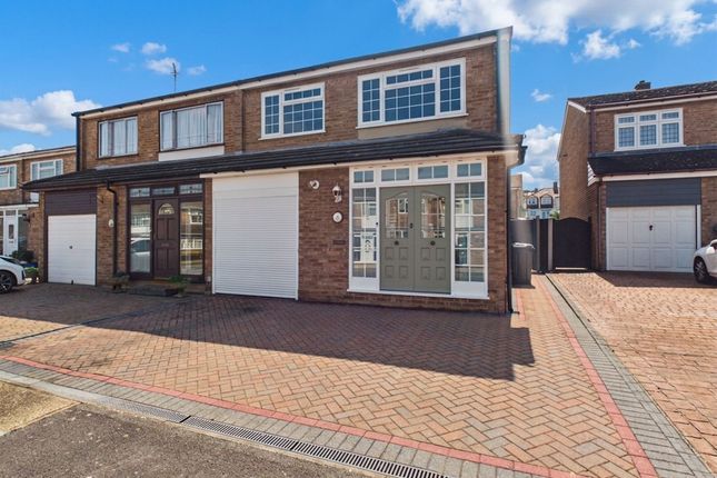 3 bed property, in Sandringham Close, £375,000