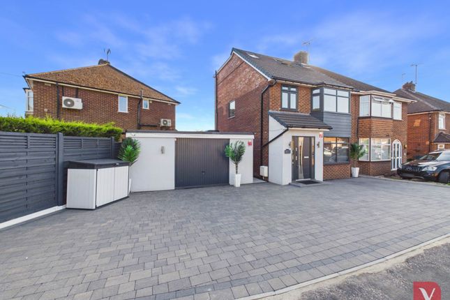 4 bed property, in Sundown Avenue, £530,000