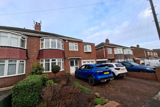 4 bed property, in Cornhill Crescent, £295,000