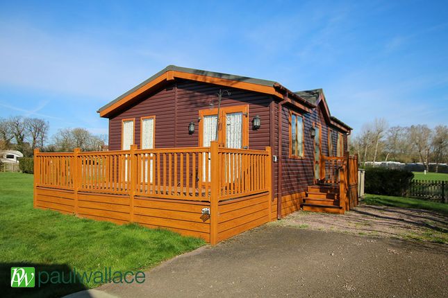 2 bed property, in Bulls Cross Ride, £125,000