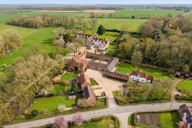 4 bed property, in Stragglethorpe, £800,000