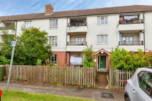2 bed property, in Darrell Close, £275,000